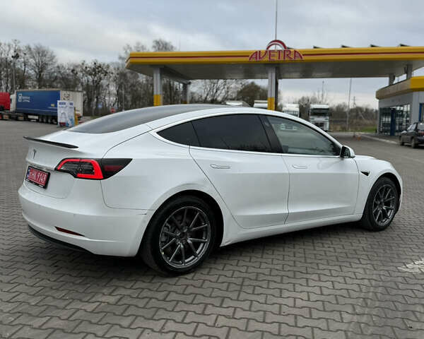 Білий Тесла Модель 3, об'ємом двигуна 0 л та пробігом 107 тис. км за 13800 $, фото 4 на Automoto.ua