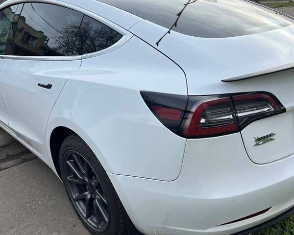Белый Тесла Модель 3, объемом двигателя 0 л и пробегом 99 тыс. км за 16500 $, фото 1 на Automoto.ua