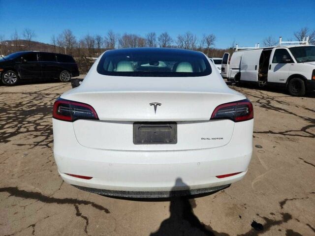 Белый Тесла Модель 3, объемом двигателя 0 л и пробегом 58 тыс. км за 5500 $, фото 5 на Automoto.ua