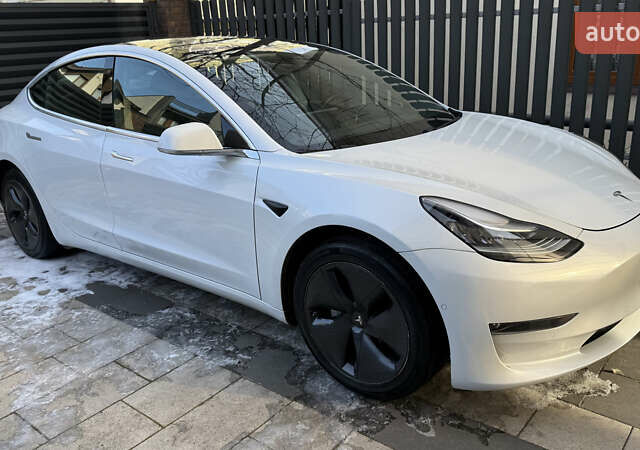 Білий Тесла Модель 3, об'ємом двигуна 0 л та пробігом 103 тис. км за 13500 $, фото 1 на Automoto.ua