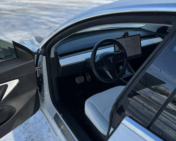Білий Тесла Модель 3, об'ємом двигуна 0 л та пробігом 143 тис. км за 23000 $, фото 4 на Automoto.ua