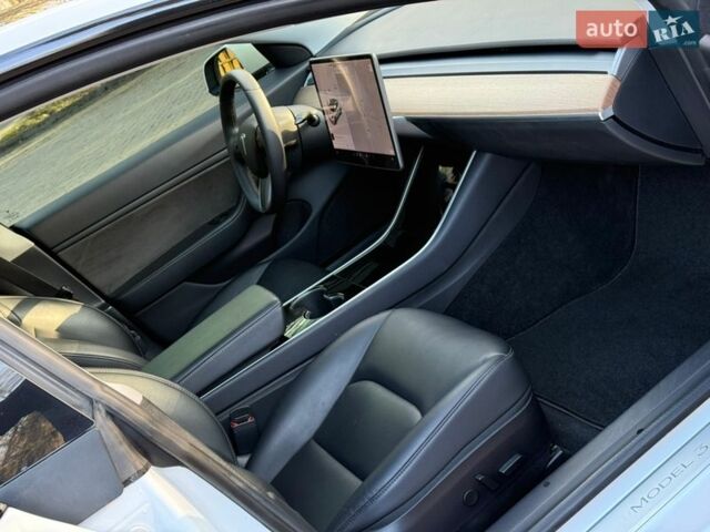 Білий Тесла Модель 3, об'ємом двигуна 0 л та пробігом 89 тис. км за 19900 $, фото 49 на Automoto.ua