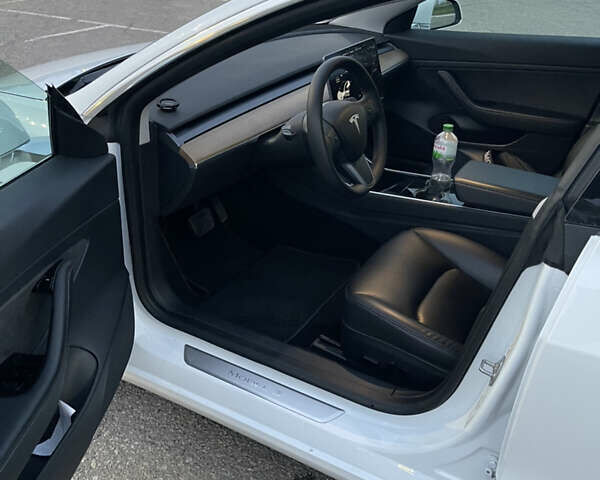 Белый Тесла Модель 3, объемом двигателя 0 л и пробегом 50 тыс. км за 20900 $, фото 9 на Automoto.ua