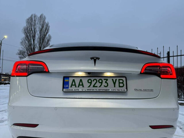 Білий Тесла Модель 3, об'ємом двигуна 0 л та пробігом 55 тис. км за 33600 $, фото 2 на Automoto.ua