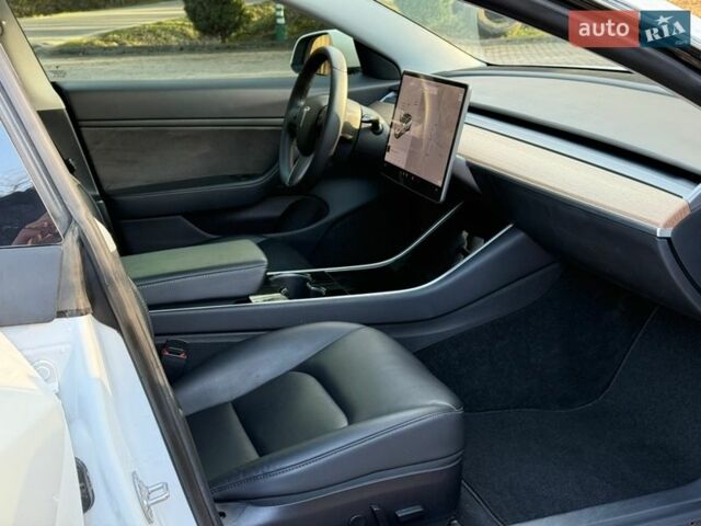 Білий Тесла Модель 3, об'ємом двигуна 0 л та пробігом 89 тис. км за 19900 $, фото 48 на Automoto.ua