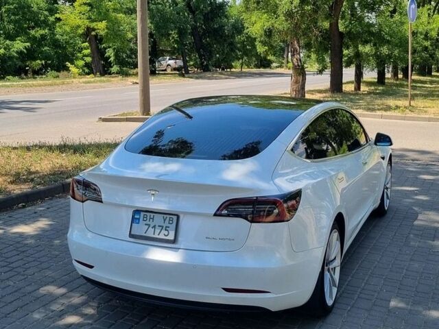 Білий Тесла Модель 3, об'ємом двигуна 0 л та пробігом 93 тис. км за 18500 $, фото 2 на Automoto.ua