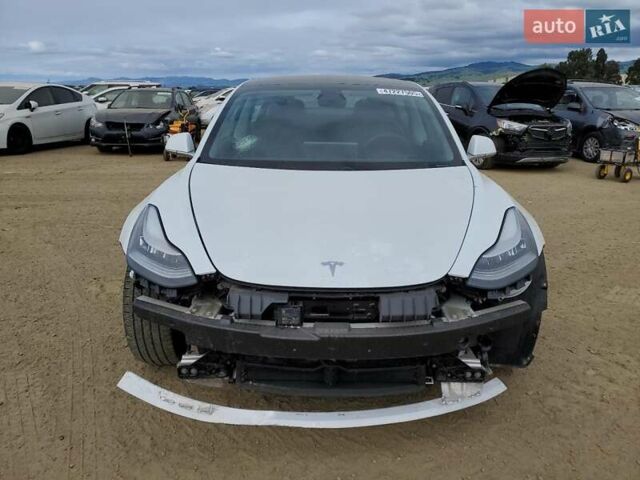 Білий Тесла Модель 3, об'ємом двигуна 0 л та пробігом 42 тис. км за 2900 $, фото 4 на Automoto.ua