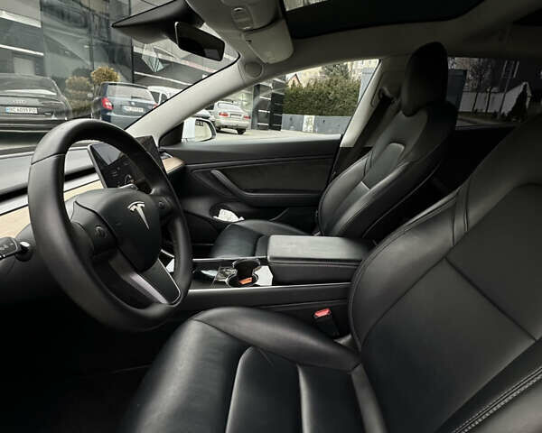 Білий Тесла Модель 3, об'ємом двигуна 0 л та пробігом 91 тис. км за 18500 $, фото 11 на Automoto.ua