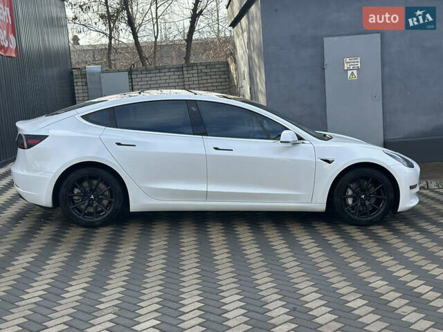 Белый Тесла Модель 3, объемом двигателя 0 л и пробегом 51 тыс. км за 17500 $, фото 6 на Automoto.ua