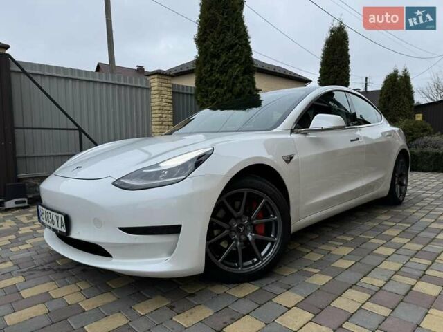 Білий Тесла Модель 3, об'ємом двигуна 0 л та пробігом 60 тис. км за 18500 $, фото 1 на Automoto.ua