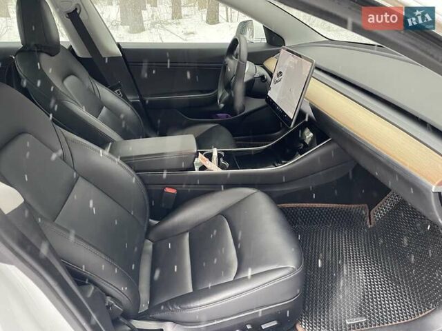 Белый Тесла Модель 3, объемом двигателя 0 л и пробегом 84 тыс. км за 20500 $, фото 15 на Automoto.ua