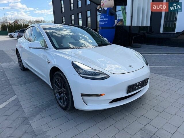 Білий Тесла Модель 3, об'ємом двигуна 0 л та пробігом 70 тис. км за 18400 $, фото 1 на Automoto.ua