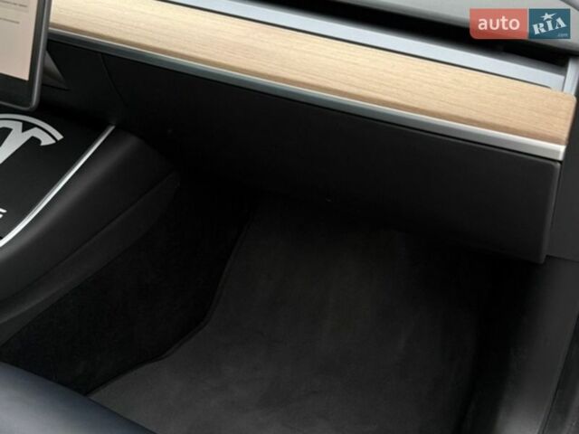 Белый Тесла Модель 3, объемом двигателя 0 л и пробегом 118 тыс. км за 18500 $, фото 11 на Automoto.ua