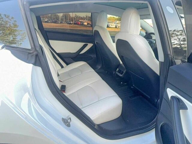 Білий Тесла Модель 3, об'ємом двигуна 0 л та пробігом 91 тис. км за 3500 $, фото 5 на Automoto.ua