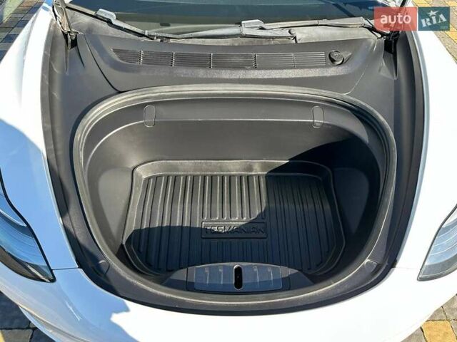 Белый Тесла Модель 3, объемом двигателя 0 л и пробегом 108 тыс. км за 17950 $, фото 27 на Automoto.ua