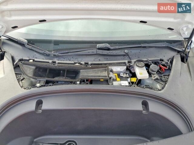 Білий Тесла Модель 3, об'ємом двигуна 0 л та пробігом 62 тис. км за 3000 $, фото 10 на Automoto.ua