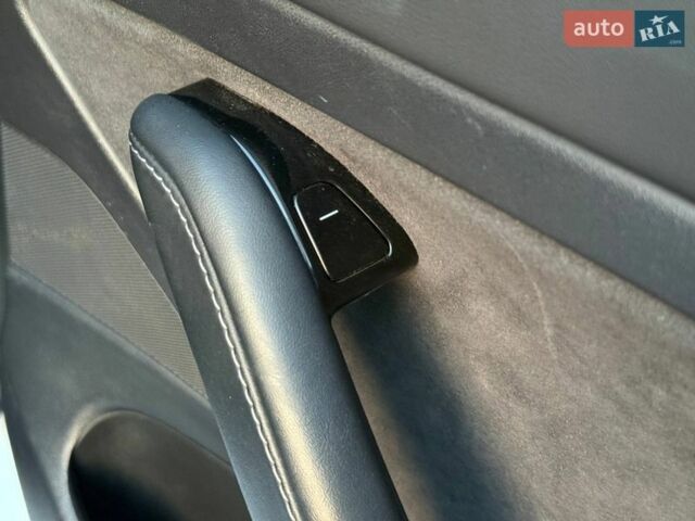 Белый Тесла Модель 3, объемом двигателя 0 л и пробегом 84 тыс. км за 15500 $, фото 43 на Automoto.ua