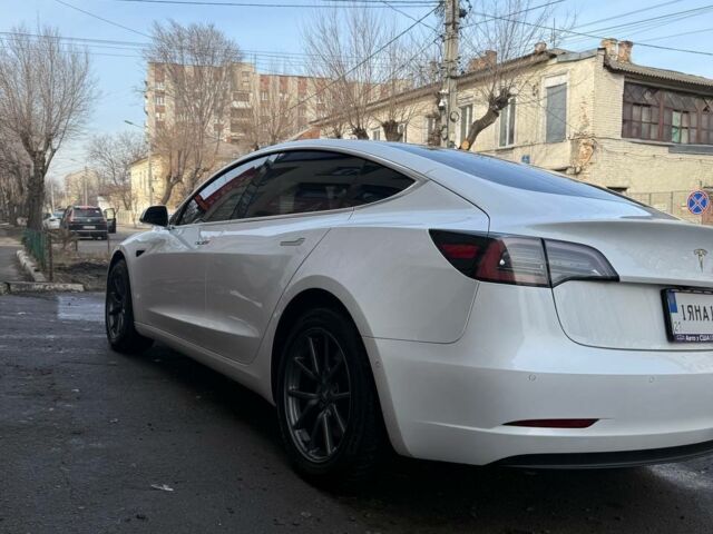 Білий Тесла Модель 3, об'ємом двигуна 0 л та пробігом 133 тис. км за 18500 $, фото 8 на Automoto.ua