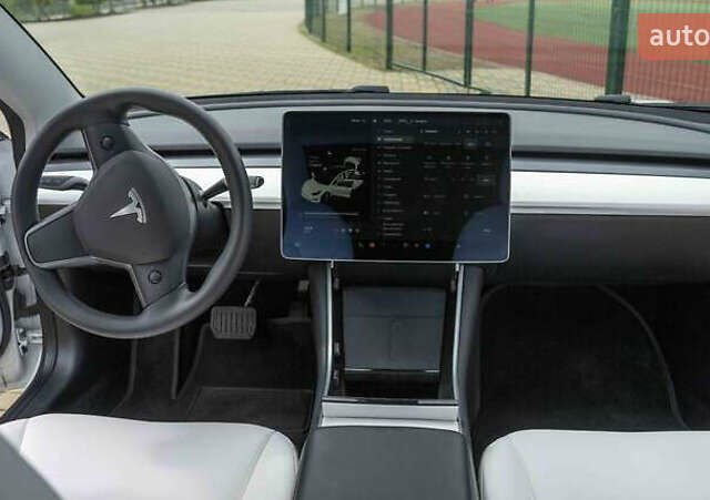 Тесла Модель 3 2020 в Киеве на Automoto.ua Белый Тесла Модель 3, объемом двигателя 0 л и пробегом 55 тыс. км за 14800 $, фото 8 на Automoto.ua