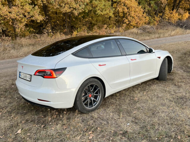 Білий Тесла Модель 3, об'ємом двигуна 0 л та пробігом 106 тис. км за 17500 $, фото 5 на Automoto.ua