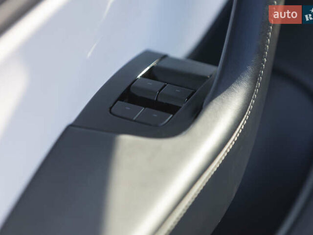 Білий Тесла Модель 3, об'ємом двигуна 0 л та пробігом 79 тис. км за 20500 $, фото 21 на Automoto.ua