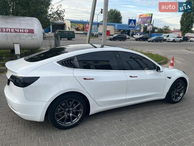 Білий Тесла Модель 3, об'ємом двигуна 0 л та пробігом 59 тис. км за 17500 $, фото 5 на Automoto.ua
