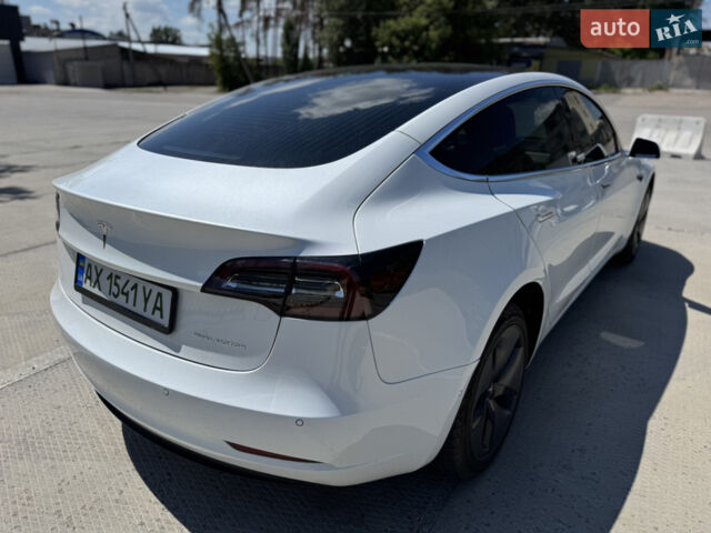 Білий Тесла Модель 3, об'ємом двигуна 0 л та пробігом 88 тис. км за 18500 $, фото 3 на Automoto.ua