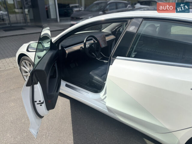 Білий Тесла Модель 3, об'ємом двигуна 0 л та пробігом 91 тис. км за 22500 $, фото 28 на Automoto.ua
