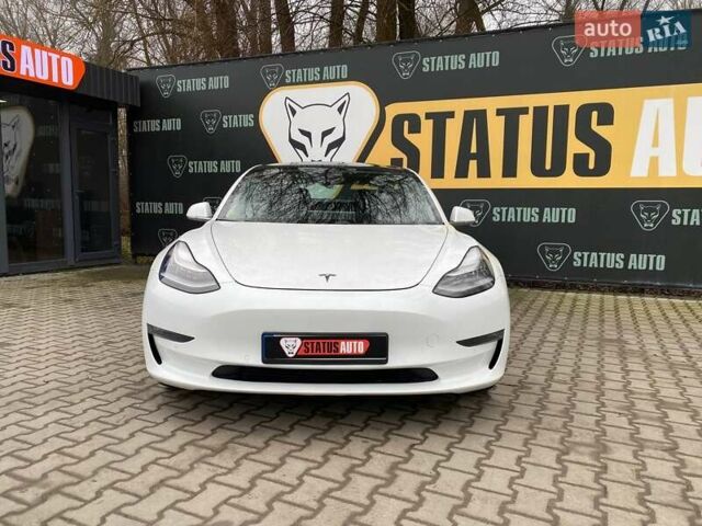 Білий Тесла Модель 3, об'ємом двигуна 0 л та пробігом 65 тис. км за 19700 $, фото 1 на Automoto.ua