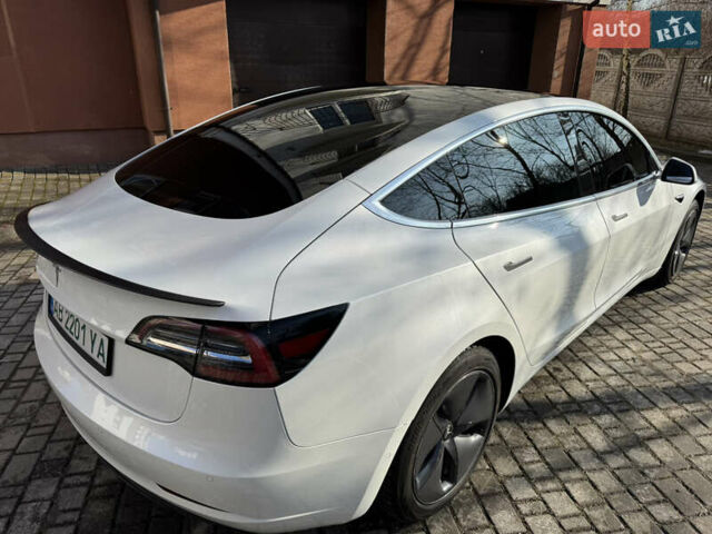 Белый Тесла Модель 3, объемом двигателя 0 л и пробегом 102 тыс. км за 13700 $, фото 10 на Automoto.ua