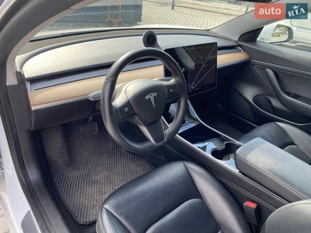 Білий Тесла Модель 3, об'ємом двигуна 0 л та пробігом 182 тис. км за 15900 $, фото 9 на Automoto.ua