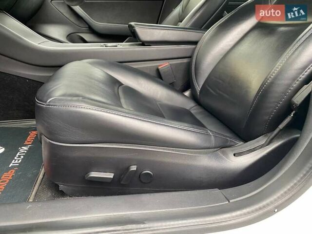 Білий Тесла Модель 3, об'ємом двигуна 0 л та пробігом 65 тис. км за 19700 $, фото 14 на Automoto.ua