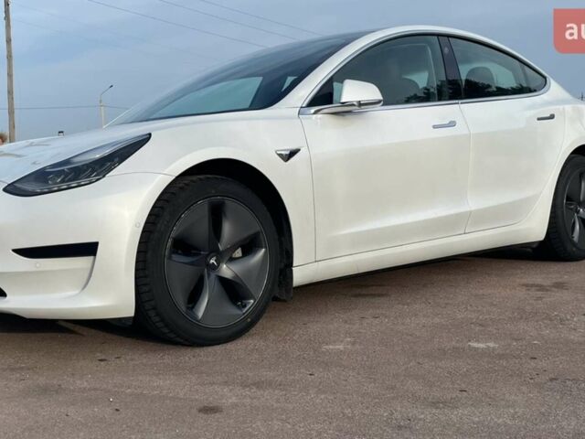 Белый Тесла Модель 3, объемом двигателя 0 л и пробегом 65 тыс. км за 20500 $, фото 1 на Automoto.ua