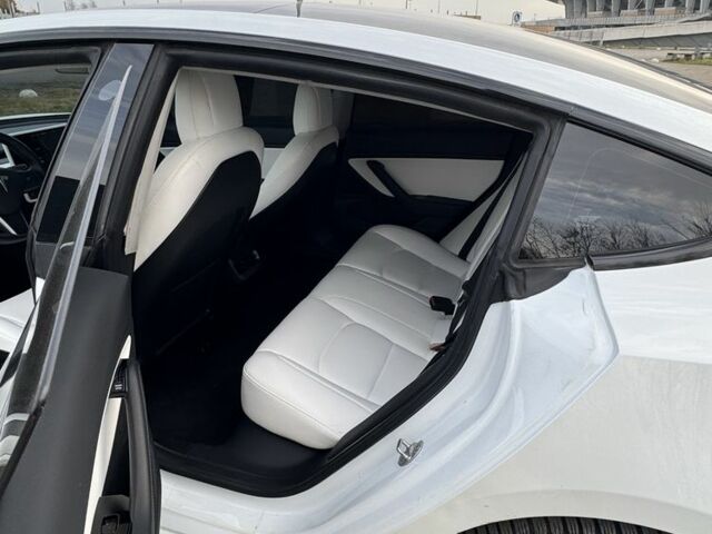 Білий Тесла Модель 3, об'ємом двигуна 0 л та пробігом 118 тис. км за 17500 $, фото 4 на Automoto.ua
