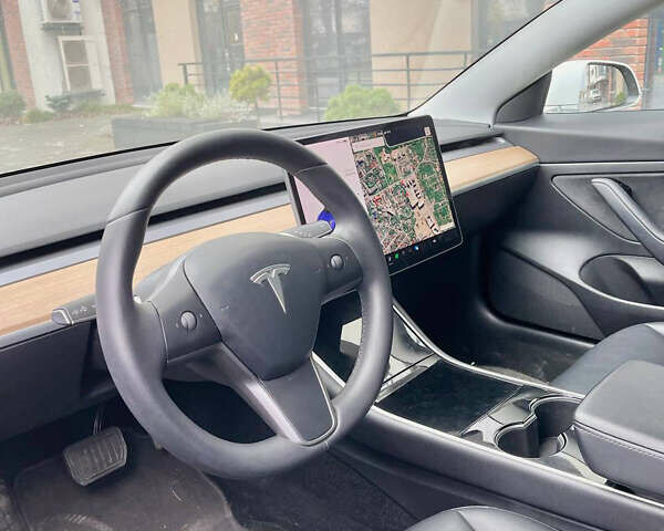 Білий Тесла Модель 3, об'ємом двигуна 0 л та пробігом 87 тис. км за 16500 $, фото 19 на Automoto.ua