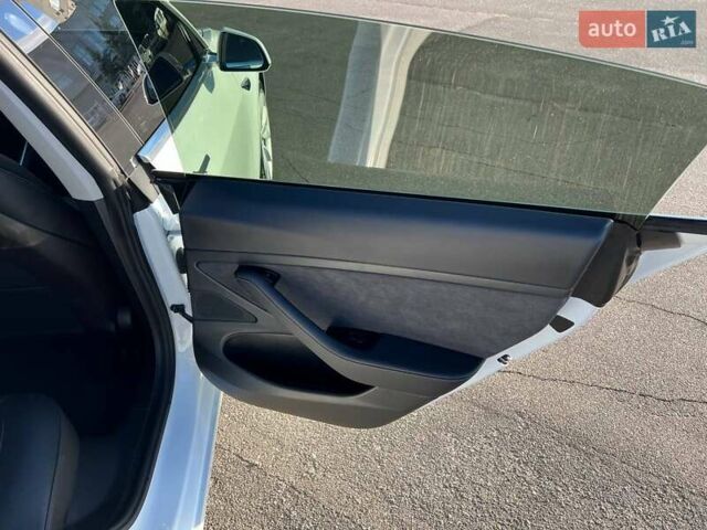 Белый Тесла Модель 3, объемом двигателя 0 л и пробегом 24 тыс. км за 19000 $, фото 14 на Automoto.ua