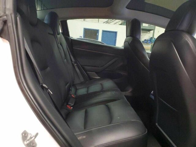 Білий Тесла Модель 3, об'ємом двигуна 0 л та пробігом 62 тис. км за 3000 $, фото 9 на Automoto.ua