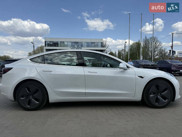 Белый Тесла Модель 3, объемом двигателя 0 л и пробегом 57 тыс. км за 23900 $, фото 5 на Automoto.ua