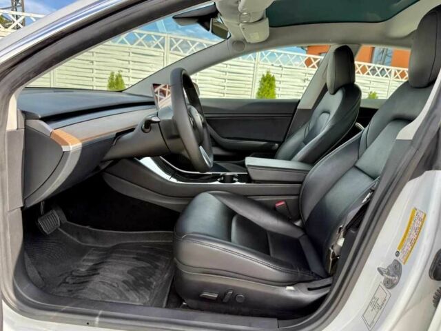 Белый Тесла Модель 3, объемом двигателя 0 л и пробегом 49 тыс. км за 13500 $, фото 7 на Automoto.ua