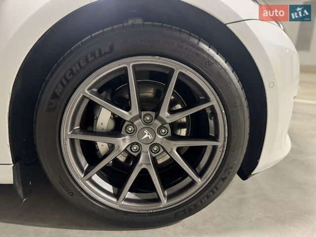 Білий Тесла Модель 3, об'ємом двигуна 0 л та пробігом 59 тис. км за 16500 $, фото 6 на Automoto.ua