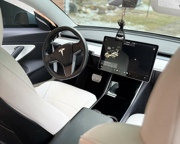 Белый Тесла Модель 3, объемом двигателя 0 л и пробегом 99 тыс. км за 22400 $, фото 10 на Automoto.ua