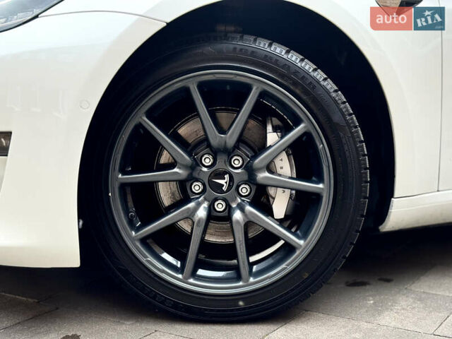 Білий Тесла Модель 3, об'ємом двигуна 0 л та пробігом 67 тис. км за 18600 $, фото 10 на Automoto.ua
