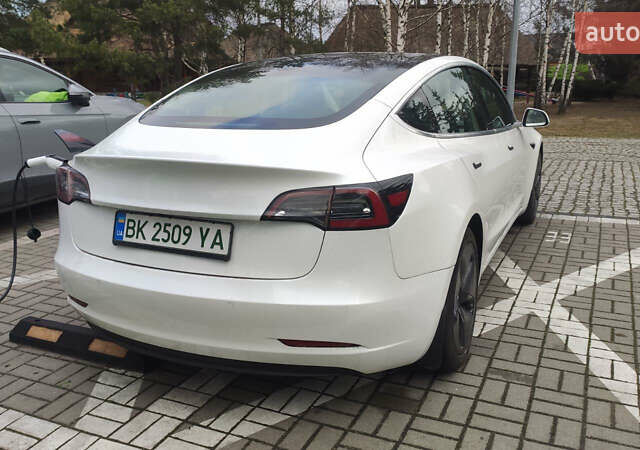 Белый Тесла Модель 3, объемом двигателя 0 л и пробегом 50 тыс. км за 16400 $, фото 1 на Automoto.ua