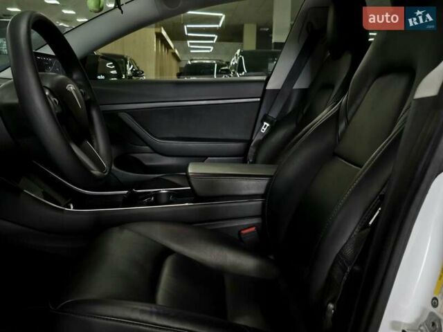 Білий Тесла Модель 3, об'ємом двигуна 0 л та пробігом 218 тис. км за 18499 $, фото 11 на Automoto.ua