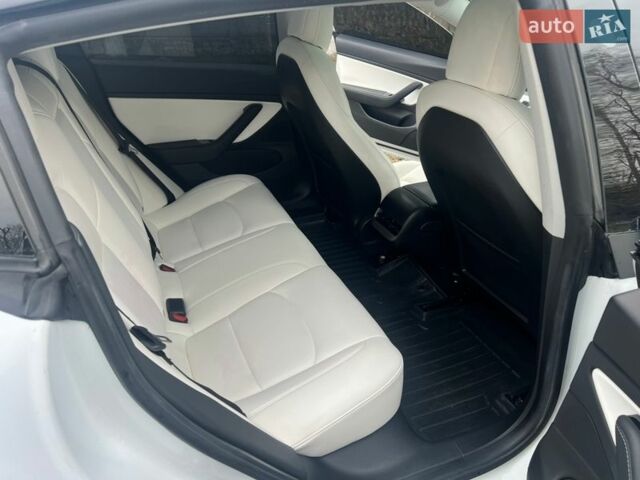 Білий Тесла Модель 3, об'ємом двигуна 0 л та пробігом 86 тис. км за 15800 $, фото 17 на Automoto.ua