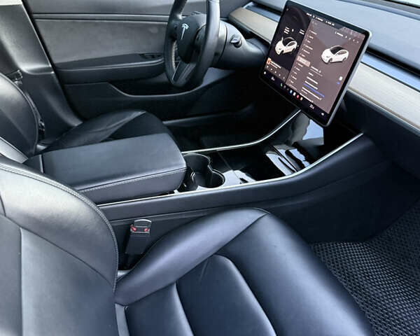 Білий Тесла Модель 3, об'ємом двигуна 0 л та пробігом 84 тис. км за 20500 $, фото 8 на Automoto.ua