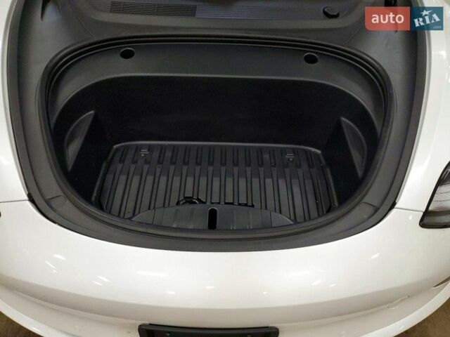 Белый Тесла Модель 3, объемом двигателя 0 л и пробегом 62 тыс. км за 3000 $, фото 10 на Automoto.ua