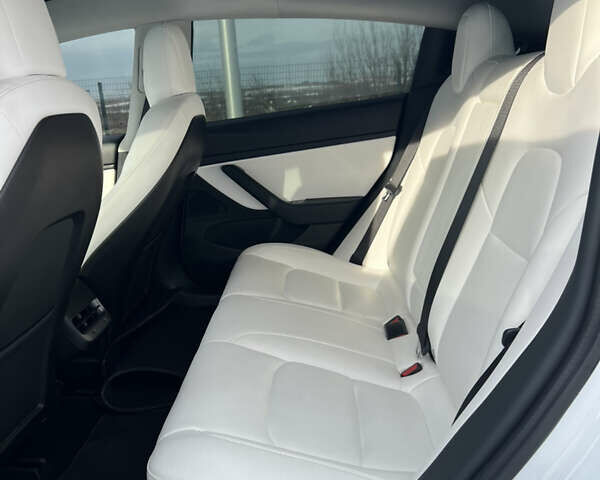 Білий Тесла Модель 3, об'ємом двигуна 0 л та пробігом 79 тис. км за 16200 $, фото 20 на Automoto.ua