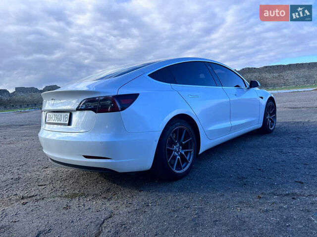 Білий Тесла Модель 3, об'ємом двигуна 0 л та пробігом 74 тис. км за 19000 $, фото 8 на Automoto.ua