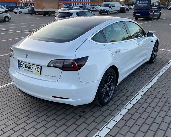 Белый Тесла Модель 3, объемом двигателя 0 л и пробегом 101 тыс. км за 19400 $, фото 4 на Automoto.ua